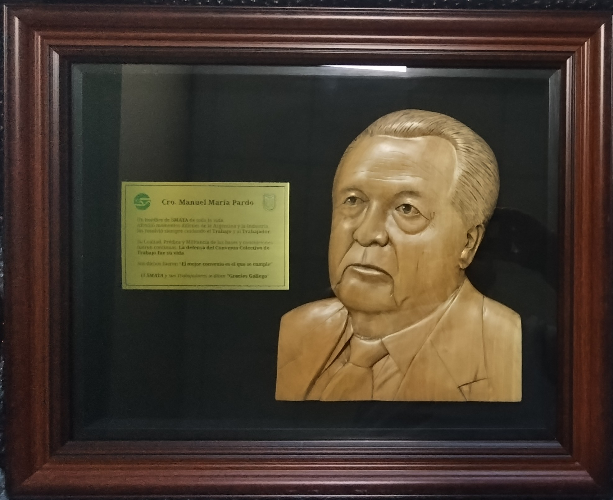 Mural escultórico realizado a pedido para homenaje